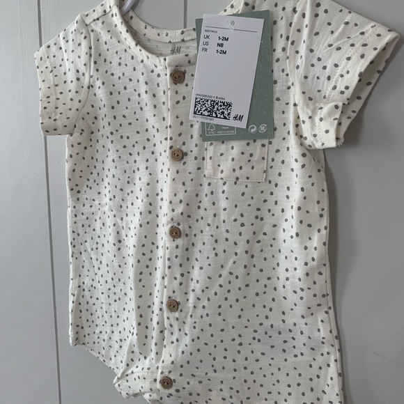 H&M baby romper - Picture 2 of 2